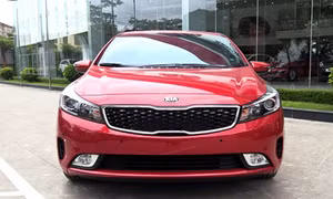 Tiếp bước Mazda, Kia giảm giá tới 127 triệu đồng