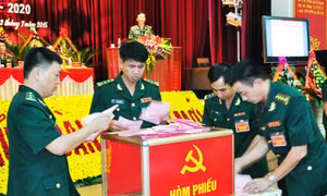 Bầu 17 đồng chí vào Ban Chấp hành Đảng bộ BĐBP tỉnh khoá mới