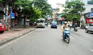 Những con đường ý Đảng, lòng dân