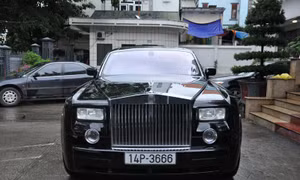 Siêu xe Rolls Royce Phantom ủng hộ đồng bào vùng lụt được bán với giá 9 tỷ đồng