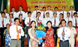 Ban Chấp hành Đảng bộ huyện Hoành Bồ khóa XXIV ra mắt Đại hội
