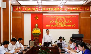 Sôi nổi thảo luận tại tổ về các giải pháp phát triển kinh tế- xã hội