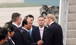Tổng thống Donald Trump rời Hà Nội