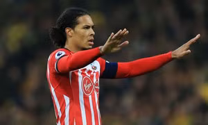 Arsenal nhắm Van Dijk cho kế hoạch 3 hậu vệ lâu dài của Wenger