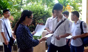 Thí sinh tự tin bước vào thi môn Văn