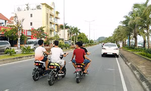 "Tam tấu" (!)