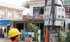 Lắp đặt trên 26.000 công tơ điện tử tại khu vực Bãi Cháy