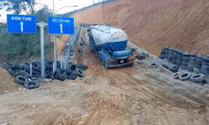 Thoát chết nhờ hốc cứu nạn trên đèo Lò Xo