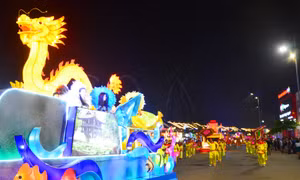 Diễn diễu 12 xe hoa Carnaval Hạ Long 2018