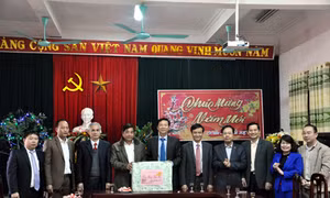 Chủ tịch UBND tỉnh Nguyễn Văn Đọc thăm và chúc tết tại Vân Đồn và TP Hạ Long