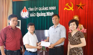 Công ty CP TM&DV Hoàng Phương (Hải Phòng) ủng hộ tỉnh Quảng Ninh khắc phục hậu quả mưa lụt