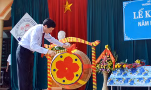 Chủ tịch HĐND tỉnh Nguyễn Đức Long dự lễ khai giảng năm học mới tại Trường THPT Nguyễn Tất Thành (TP Uông Bí)
