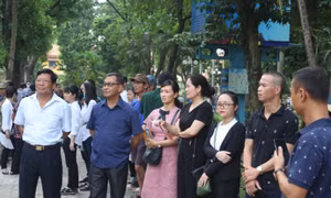 Người dân bày tỏ tiếc thương với Chủ tịch nước Trần Đại Quang