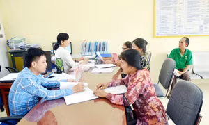 Thu phí và lệ phí phù hợp với quy định hiện hành