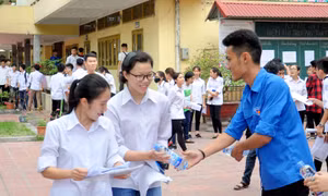 Áo xanh tiếp sức mùa thi