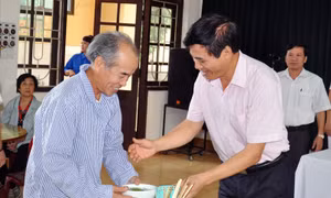 Quỹ Xã hội-Từ thiện Báo Quảng Ninh trao tặng "Nồi cháo nhân ái" tại Bệnh viện Y dược cổ truyền Quảng Ninh