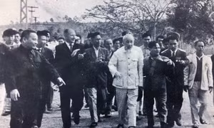 Bác Hồ về ăn Tết với quân và dân Quảng Ninh (tháng 2/1965)