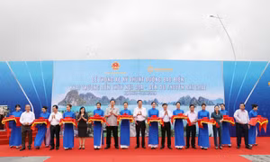 Thông xe kỹ thuật đường bao biển Bãi Cháy, khai trương bến thủy nội địa Cảng tàu Hạ Long