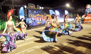 Rộn ràng lễ hội chào hạ