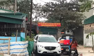 Nguy hiểm đường điện tại ngõ 16, phường Cao Thắng (TP Hạ Long)