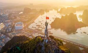 Đón bình minh trên đỉnh núi Bài Thơ