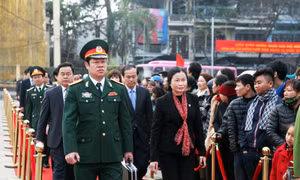 Phó Bí thư Thường trực Tỉnh ủy Đỗ Thị Hoàng, dự lễ giao nhận quân năm 2017 tại TP Cẩm Phả