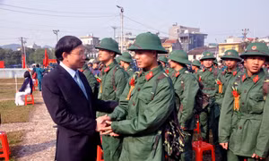 Phó Chủ tịch Thường trực HĐND tỉnh Nguyễn Xuân Ký dự lễ giao nhận quân tại Tiên Yên