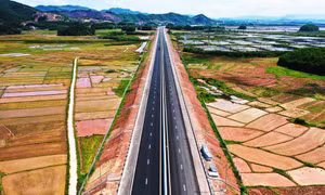 Đẩy nhanh dự án đường nối Sân bay Vân Đồn với Khu phức hợp nghỉ dưỡng cao cấp