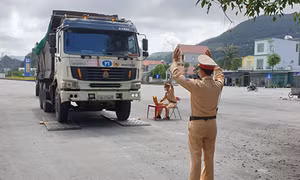 Xử lý xe quá tải - Cần quyết liệt hơn