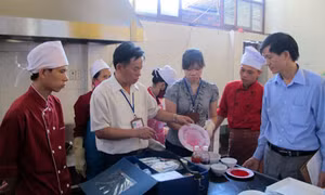 Kiểm tra VSATTP phục vụ Tuần lễ du lịch Hạ Long 2012