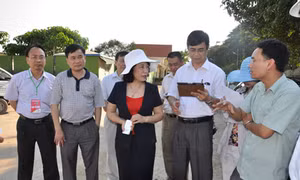 Phó Chủ tịch UBND tỉnh Vũ Thị Thu Thủy kiểm tra công tác chuẩn bị cho Carnaval Hạ Long 2012