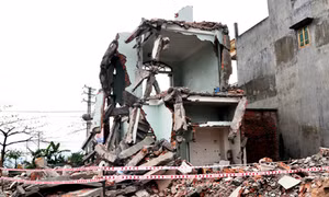 Những ngôi nhà cuối cùng đang được dỡ bỏ