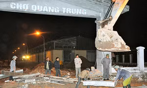 Đêm trên công trường thi công chợ Quảng Trung (Hải Hà)