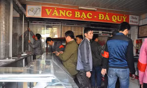 Đã có 49 tiểu thương di chuyển hàng hóa ra khỏi Chợ trung tâm Hải Hà cũ