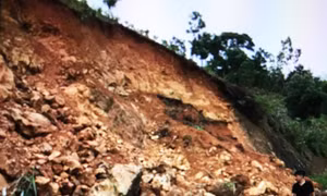 Hoành Bồ: Sạt lở hơn 2.000 m3 đất đá do lũ quét cục bộ