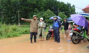 Phó Chủ tịch UBND tỉnh Vũ Văn Diện kiểm tra tình hình ứng phó với mưa lũ tại Ba Chẽ