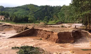 Ba Chẽ: Mưa lớn gây ngập lụt, sạt lở, chia cắt một số tuyến giao thông