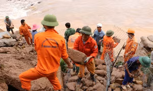 Ba Chẽ: Huy động hàng trăm nhân lực cùng người dân khẩn trương khắc phục hậu quả mưa lũ