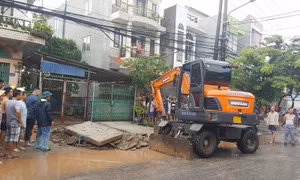 Hạ Long: Mưa lớn, 1 học sinh lớp 6 ngã xuống cống, bị nước cuốn trôi