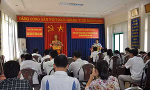 Tập huấn cung cấp hỗ trợ thông tin cho khách du lịch tham quan Vịnh Hạ Long