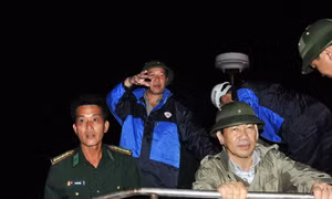 Phó Chủ tịch UBND tỉnh Nguyễn Văn Thành chỉ đạo phòng chống bão tại Vân Đồn