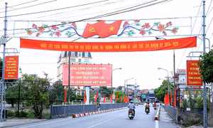 Uông Bí rực rỡ cờ hoa mừng đại hội