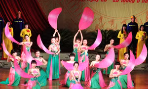 Thợ mỏ hát mừng thành công Đại hội Đảng bộ Than Quảng Ninh