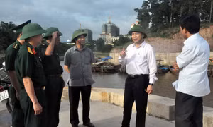 Phó Chủ tịch UBND tỉnh Đặng Huy Hậu kiểm tra công tác phòng chống bão tại TP Móng Cái