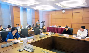 Đoàn đại biểu Quốc hội tỉnh Quảng Ninh tham gia thảo luận ở tổ