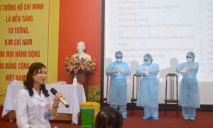 Tập huấn công tác kiểm soát nhiễm khuẩn phòng, chống dịch Covid-19
