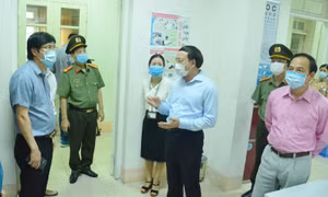 Bí thư Tỉnh ủy Nguyễn Xuân Ký: "Vì học sinh thân yêu" bằng mọi biện pháp kiểm soát tốt nhất tình hình, Quảng Ninh quyết tâm không có thí sinh phải thi đợt 2