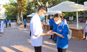 Áo xanh "tiếp sức mùa thi"
