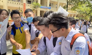Đề môn Ngữ văn đi vào thực tế cuộc sống với tư tưởng "Đất nước của Nhân dân"