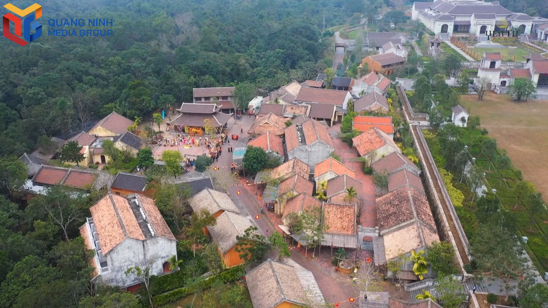 Làng Nương được thiết kế xây dựng mang kiến trúc thời nhà Trần, mang “hồn cốt” một ngôi làng cổ dưới chân núi Yên Tử.